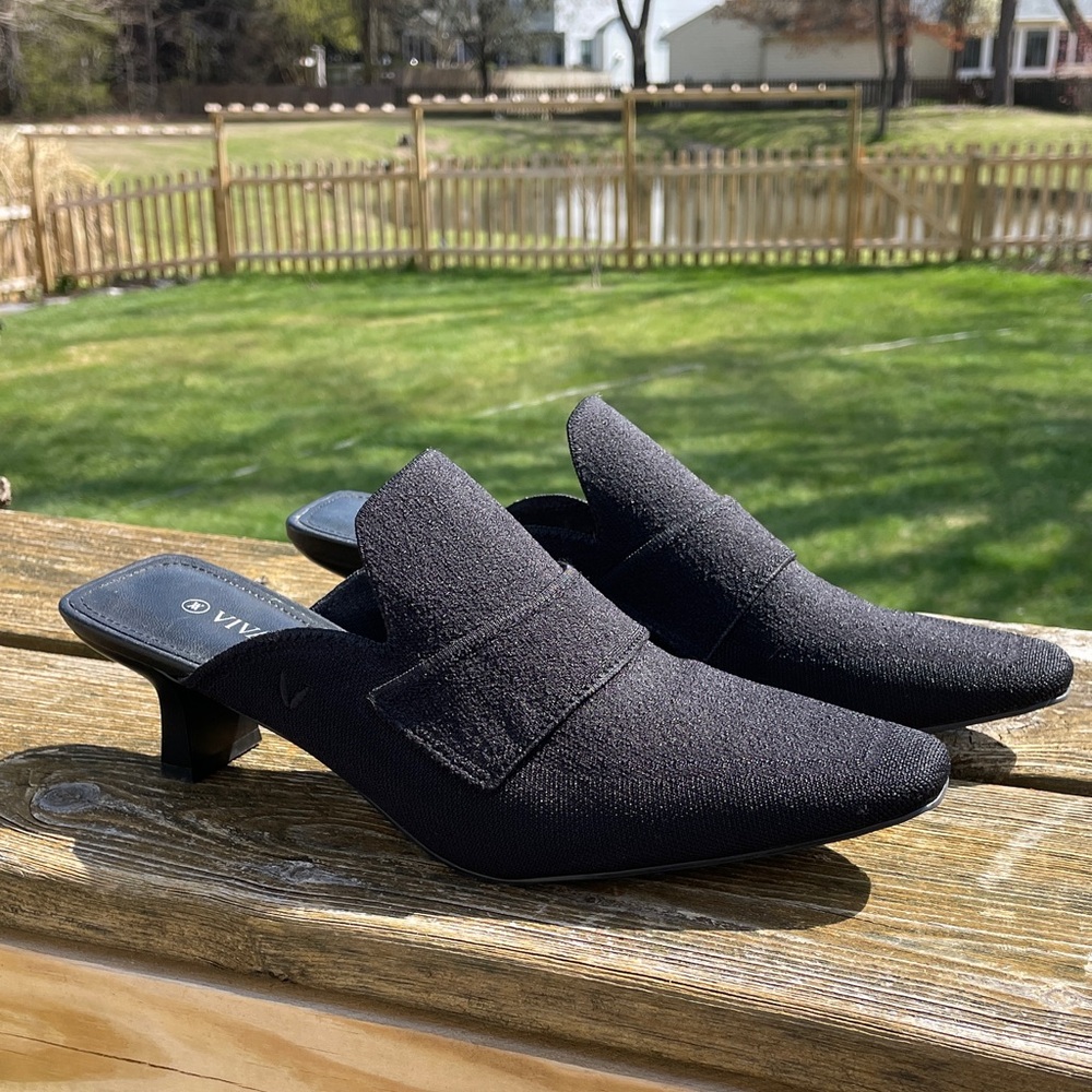 Vivaia Sz 7.5 38 Black Textured Pointed Snip Toe Slip-On Kitten Heel Mules